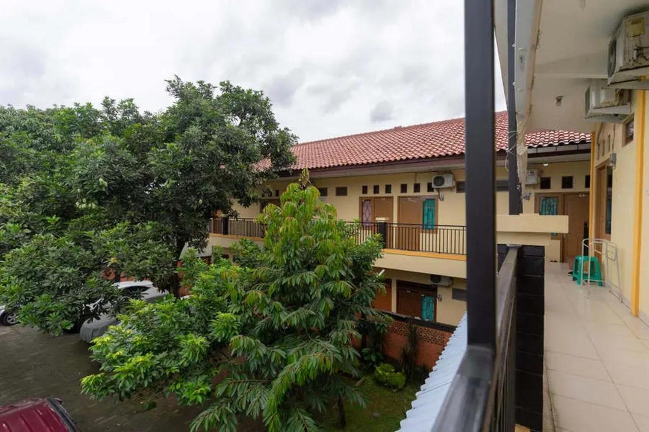 Hotel Kostawira Syariah Bintaro Mitra Reddoorz Mencil Exterior foto